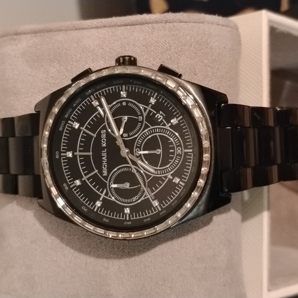 MICHEAL KORS WATCH - Picture 1 of 9